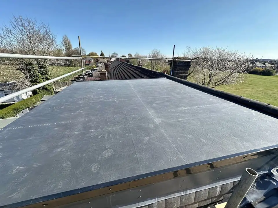 Edge trim detail on an EPDM flat roof